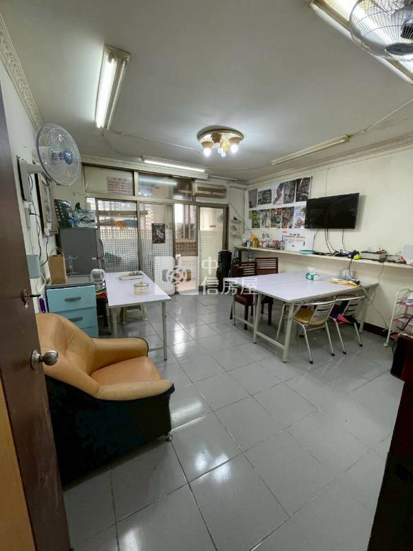 專任雙捷運都更首選商一電梯透店房屋室內格局與周邊環境