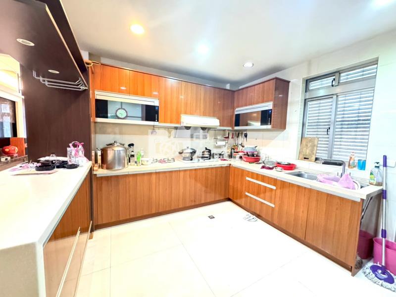 忠福商圈市公所大地坪透天房屋室內格局與周邊環境