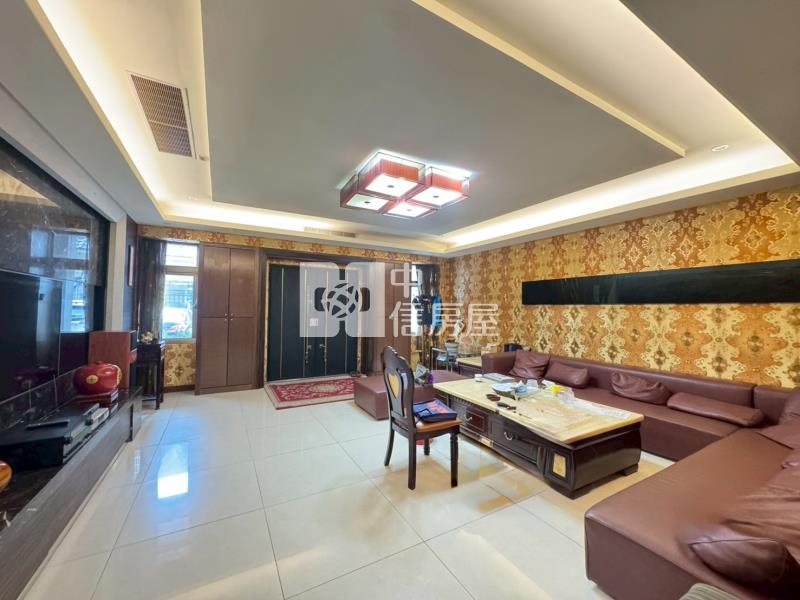 忠福商圈市公所大地坪透天房屋室內格局與周邊環境