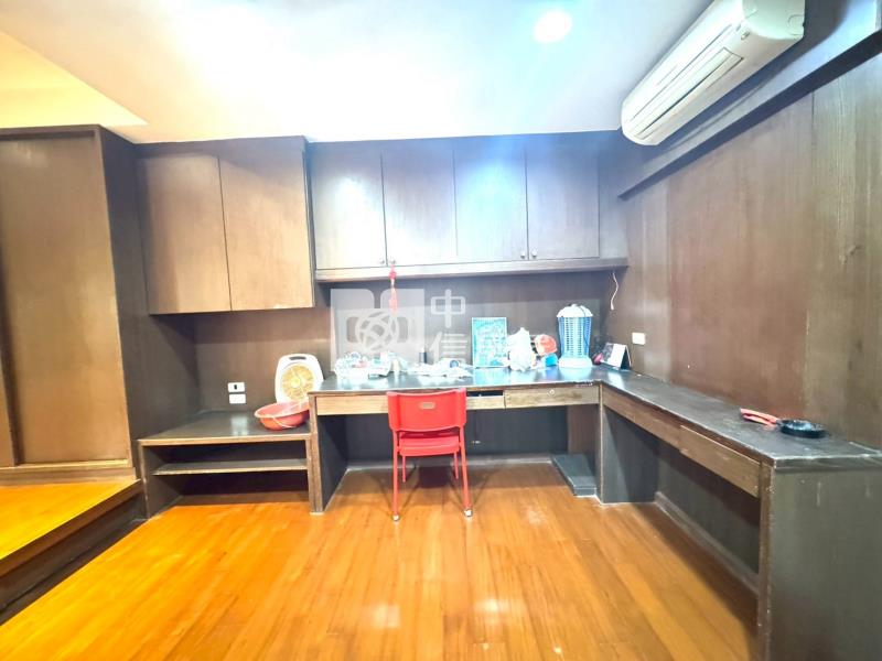 1J26中壢區公所大面寬透天別墅房屋室內格局與周邊環境