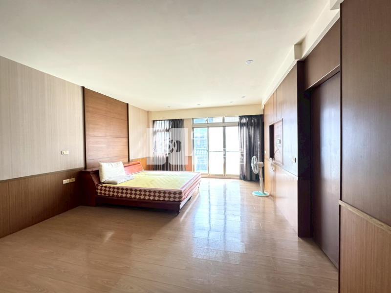 1J26中壢區公所大面寬透天別墅房屋室內格局與周邊環境