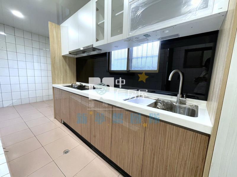 【新夢想】幼獅交流道旁 大面寬透天 | 可停2台車房屋室內格局與周邊環境