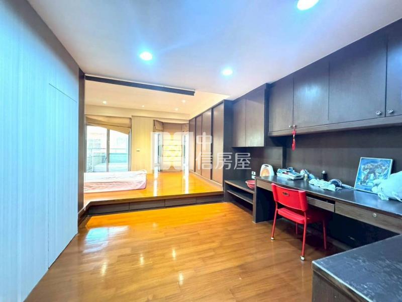 市公所超大別墅房屋室內格局與周邊環境