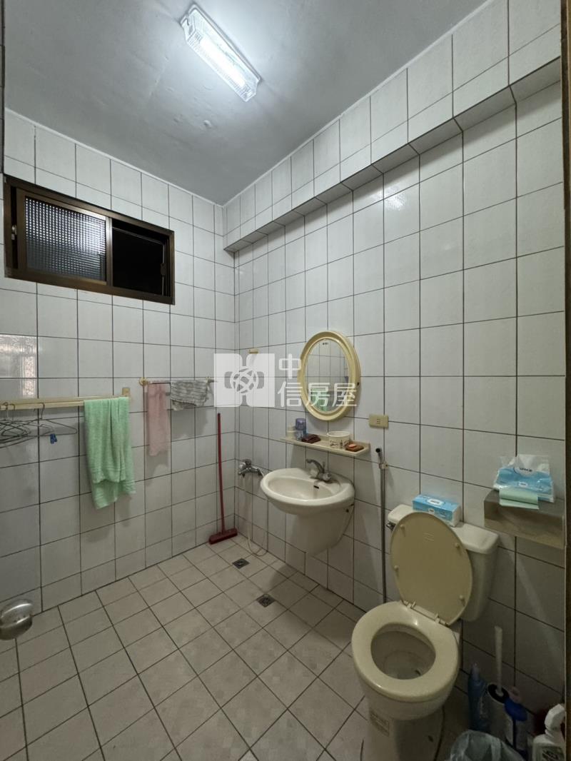 近草湖國小大地坪大面寬電梯住辦房屋室內格局與周邊環境