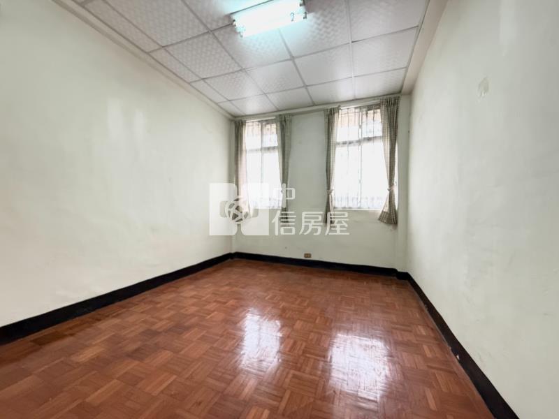 太平豐年社區大面寬孝新別墅房屋室內格局與周邊環境