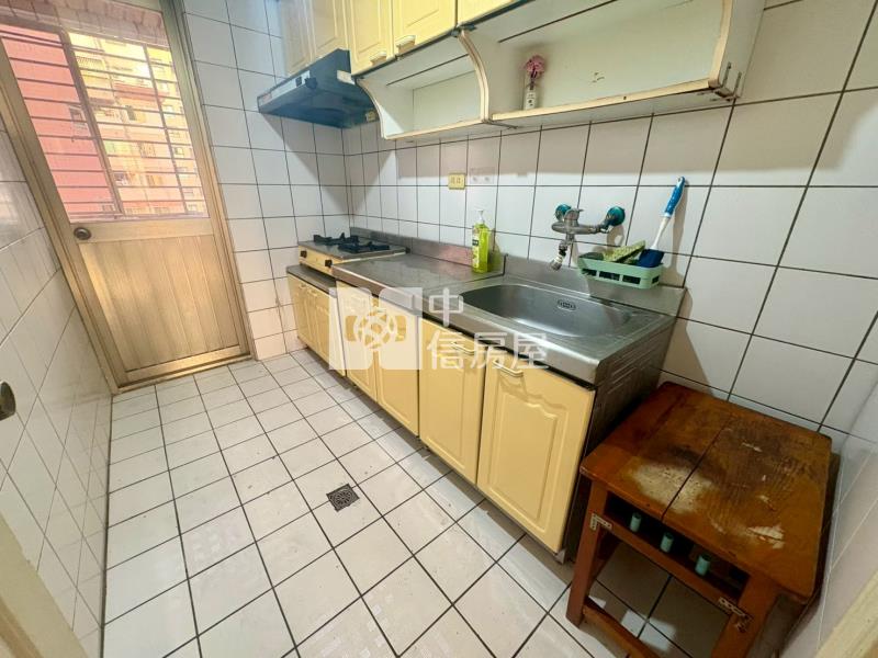 高工商圈四房+直達車位視野戶房屋室內格局與周邊環境