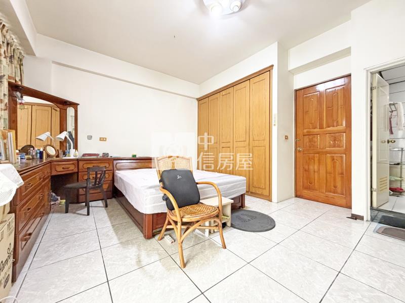 八期豐樂公園臨路大地坪車庫別墅房屋室內格局與周邊環境