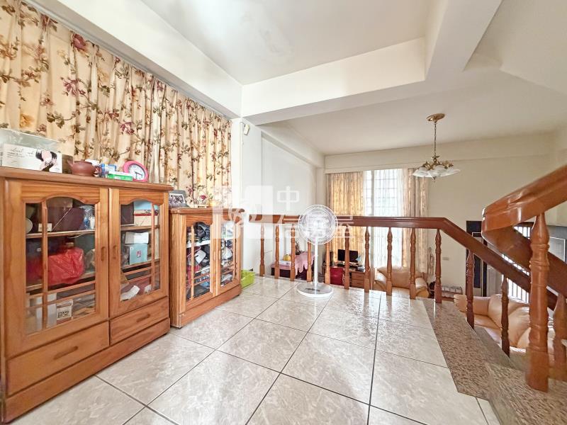 八期豐樂公園臨路大地坪車庫別墅房屋室內格局與周邊環境