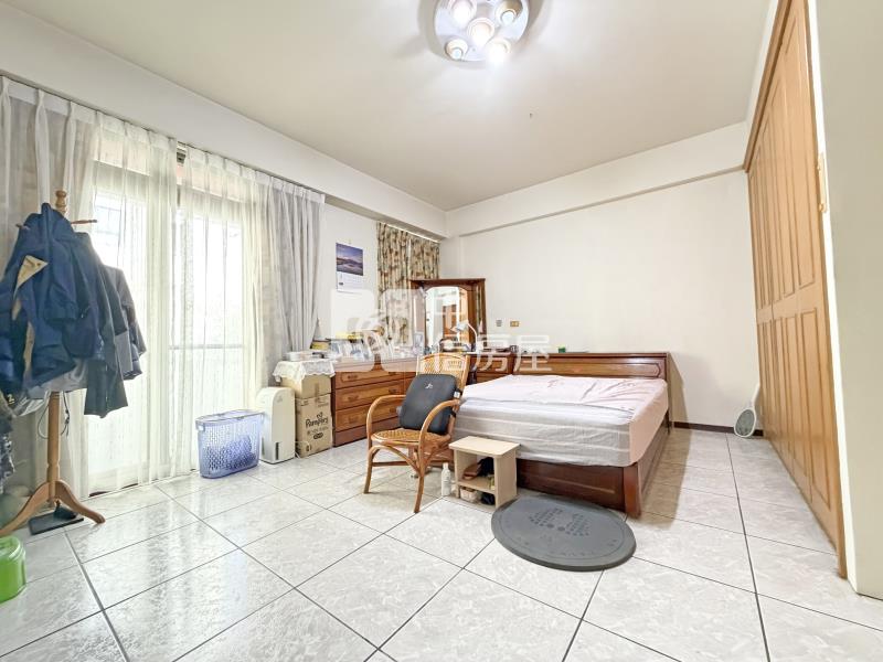 八期豐樂公園臨路大地坪車庫別墅房屋室內格局與周邊環境