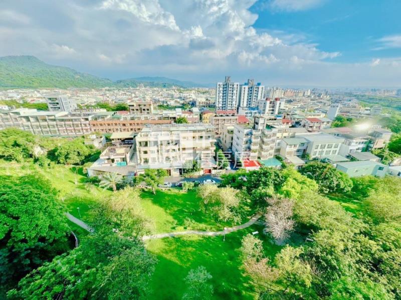 承辦.總太高樓層.無限超美視野.三房雙車位房屋室內格局與周邊環境