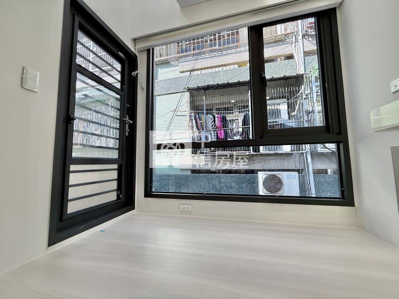 中台灣三鐵共構｜稀有日系奶油風格輕奢邊間透天厝房屋室內格局與周邊環境