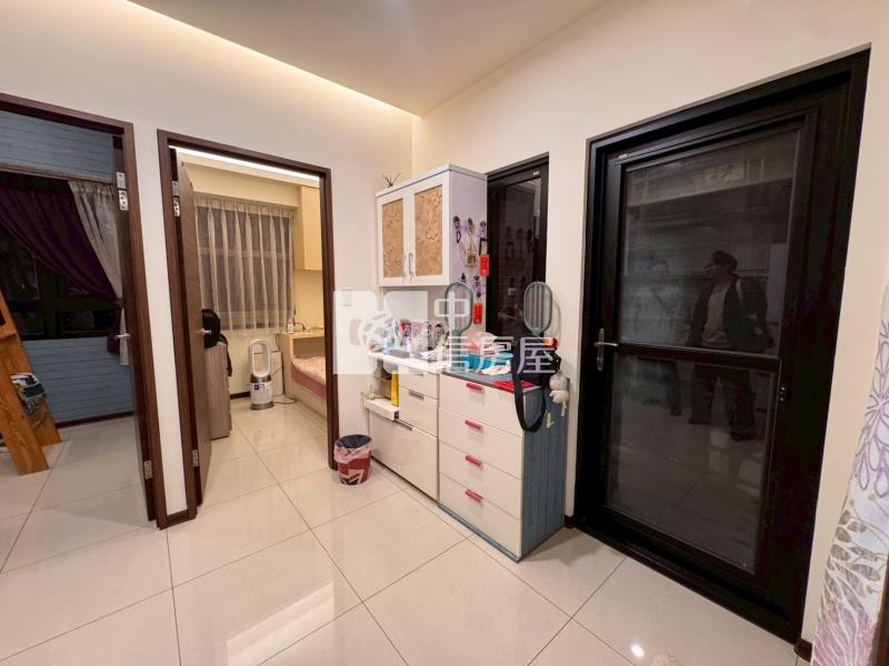 近誠品高機能精裝兩房平車房屋室內格局與周邊環境