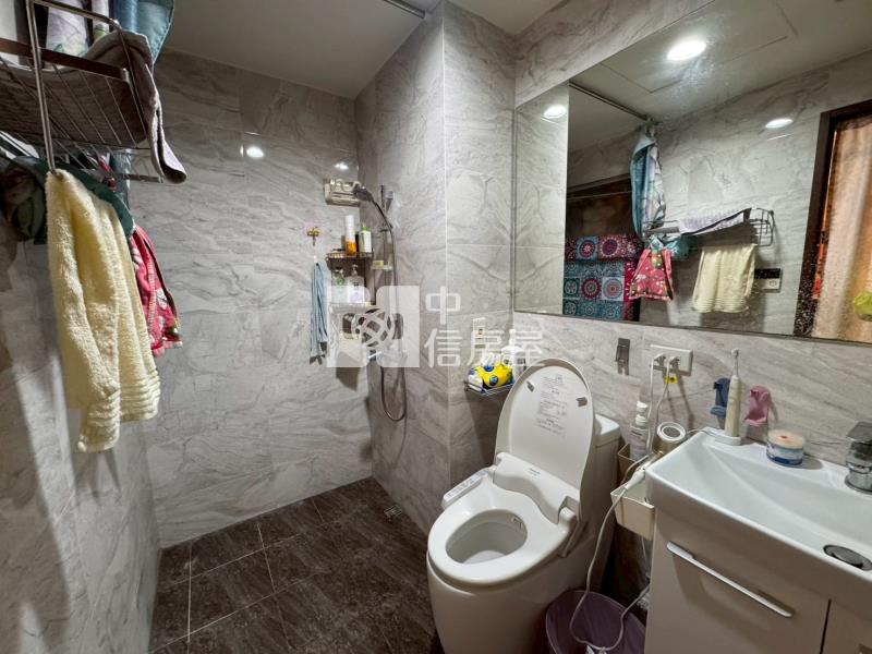 近誠品高機能精裝兩房平車房屋室內格局與周邊環境