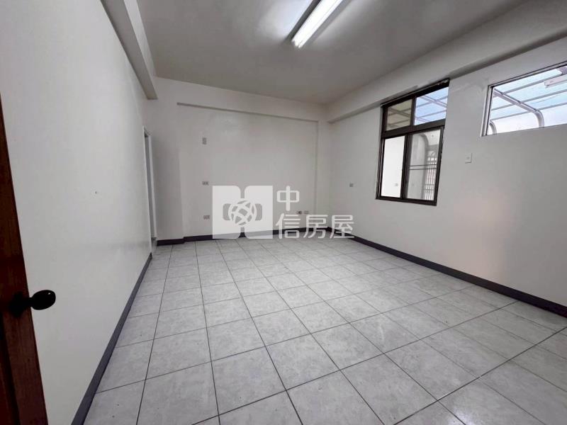 楠西百坪角窗大面寬7房雙金店住房屋室內格局與周邊環境