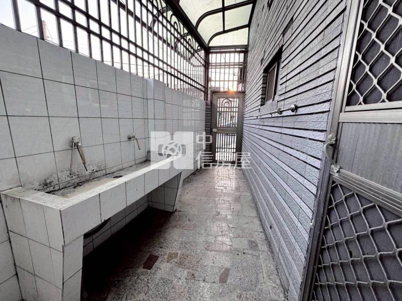 楠西百坪角窗大面寬7房雙金店住房屋室內格局與周邊環境