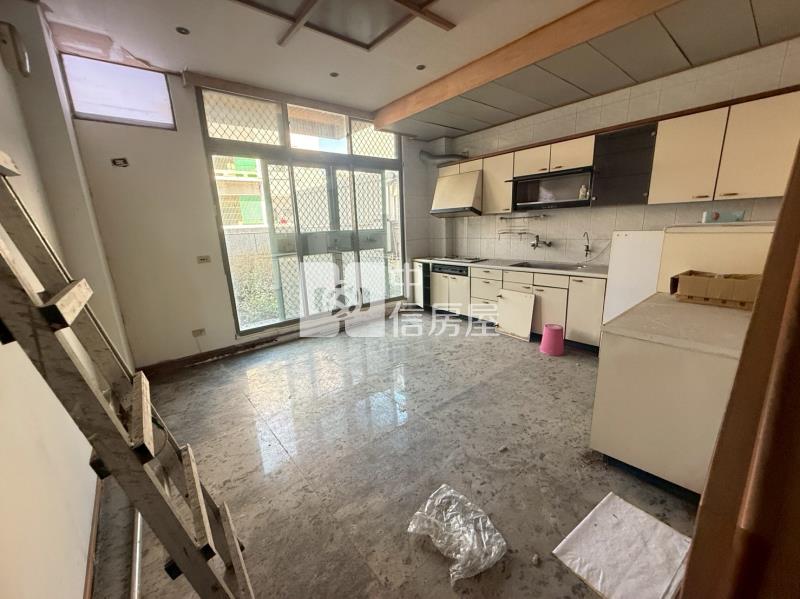 近延平市場雙車庫大地坪房屋室內格局與周邊環境