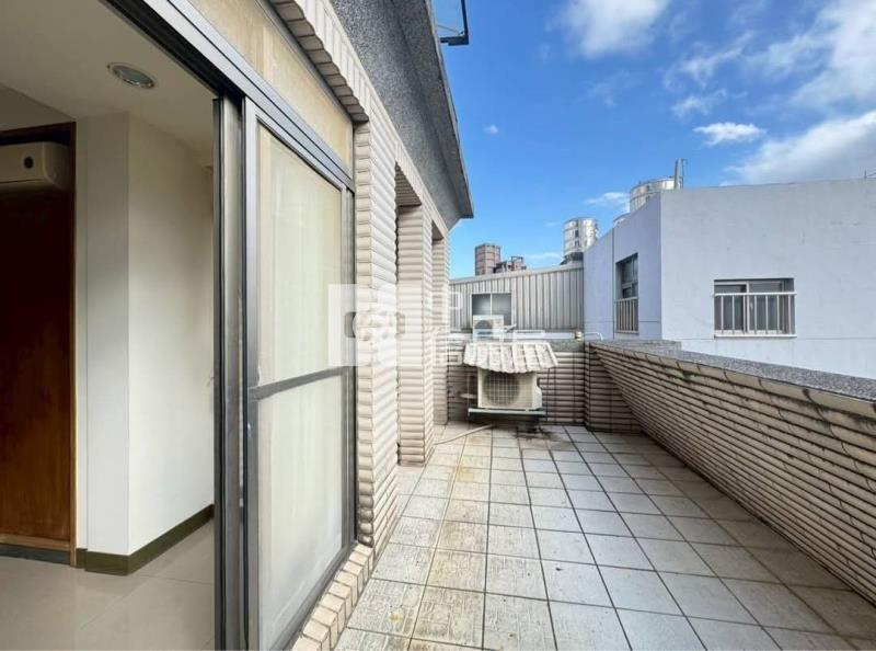 中壢近市公所大地坪透天別墅房屋室內格局與周邊環境