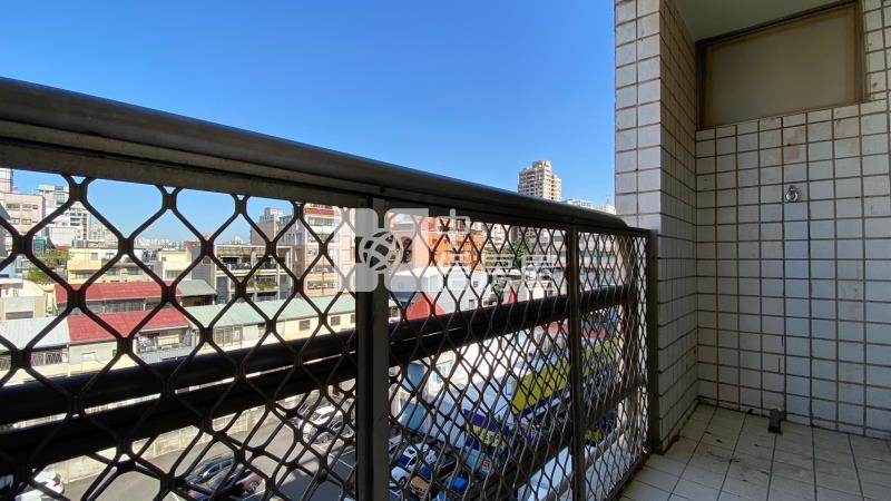 專任北屯絕代風華全新整理三房平車房屋室內格局與周邊環境