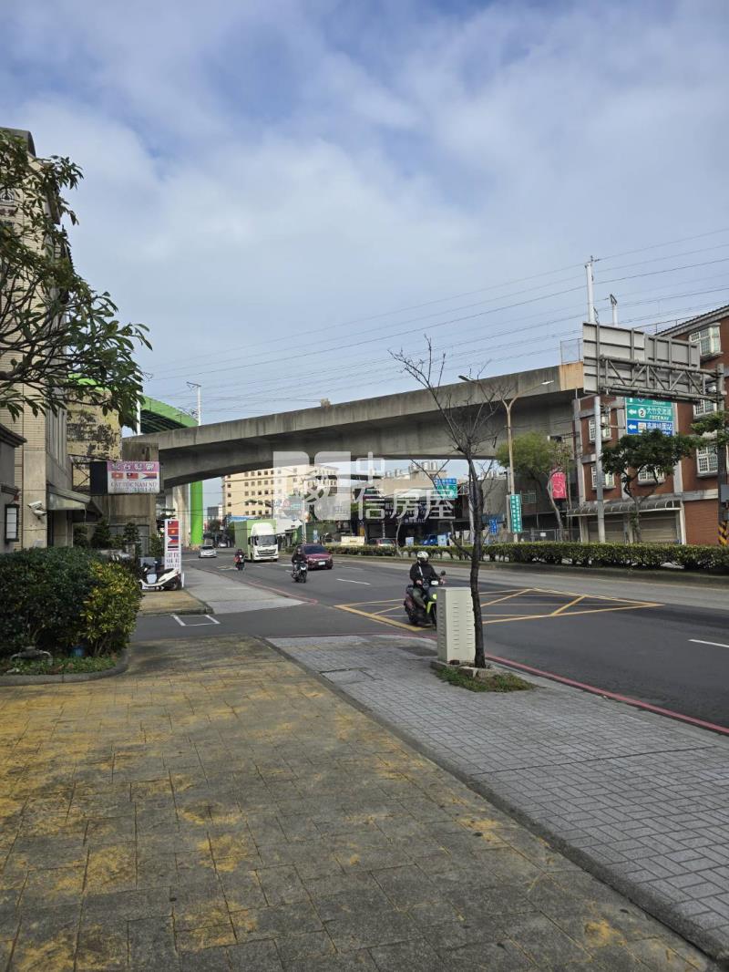 【奔馳】南崁路店面房屋室內格局與周邊環境