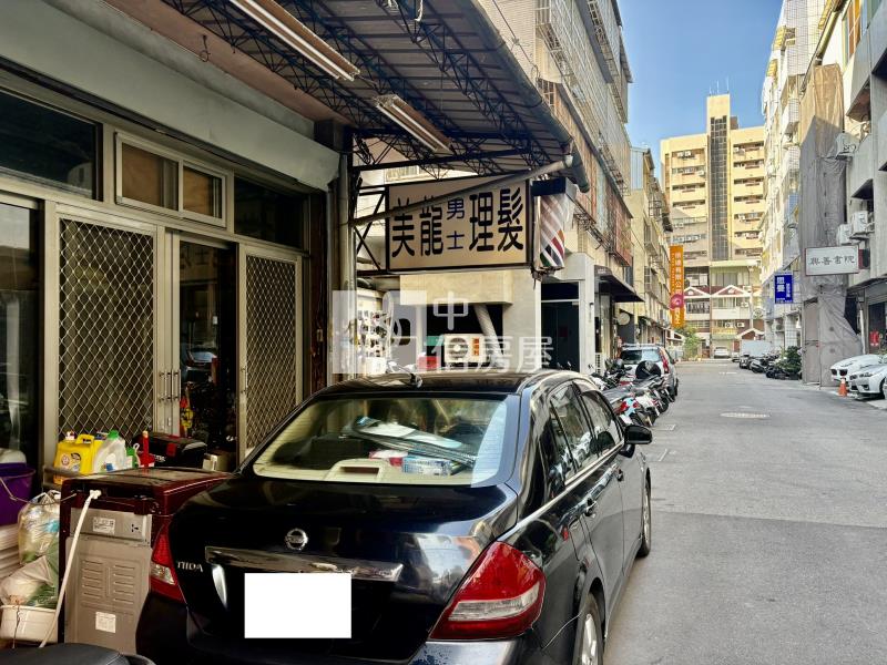 文中捷運站旁八米路店面宅房屋室內格局與周邊環境