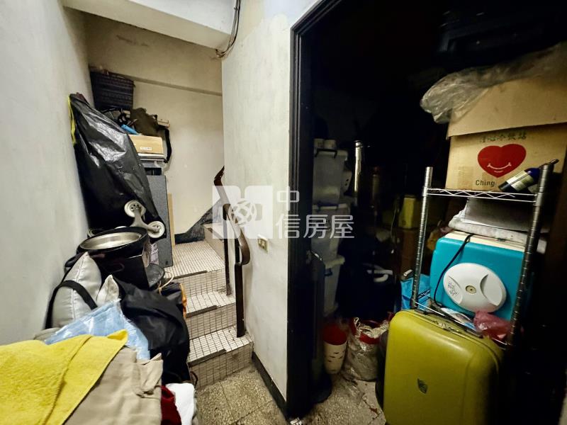 文中捷運站旁八米路店面宅房屋室內格局與周邊環境