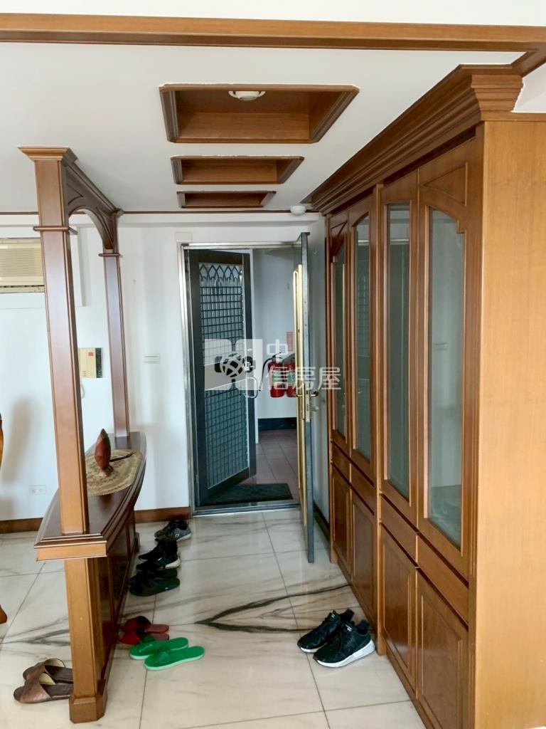 中壢忠福樓中樓景觀2+1房車房屋室內格局與周邊環境