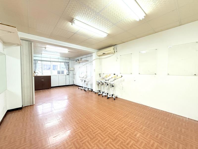 大成路臨18米路店面出售房屋室內格局與周邊環境