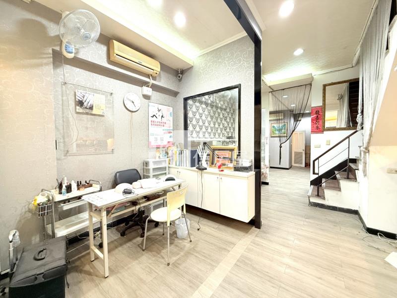 大成路臨18米路店面出售房屋室內格局與周邊環境