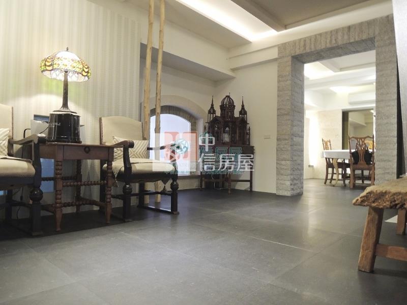 科大一雙店面房屋室內格局與周邊環境