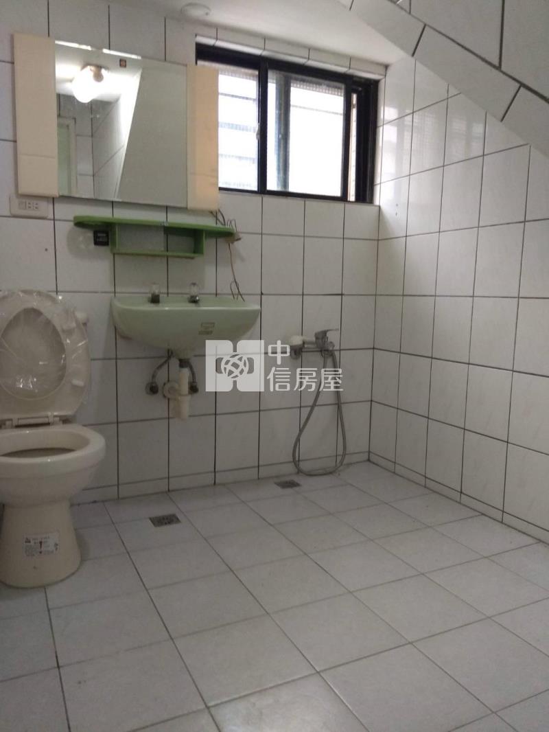 南亞大地坪邊間美透天房屋室內格局與周邊環境