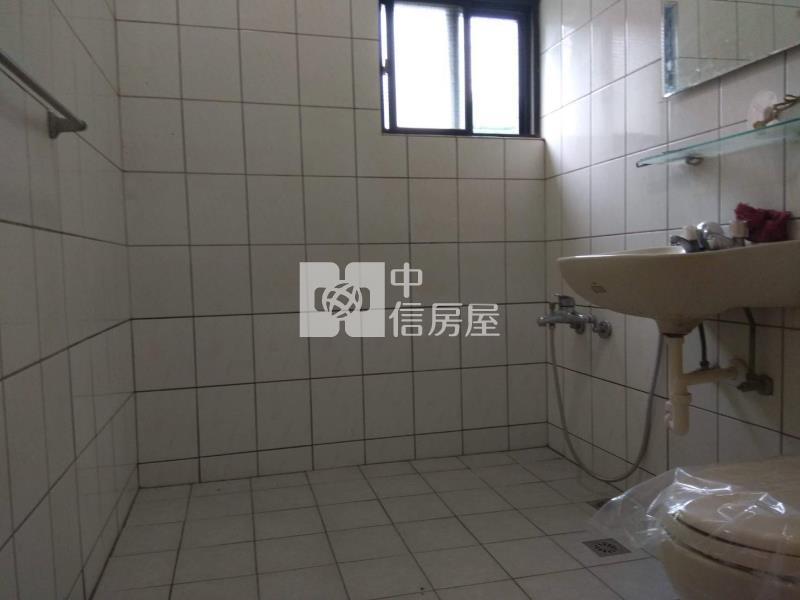 南亞大地坪邊間美透天房屋室內格局與周邊環境