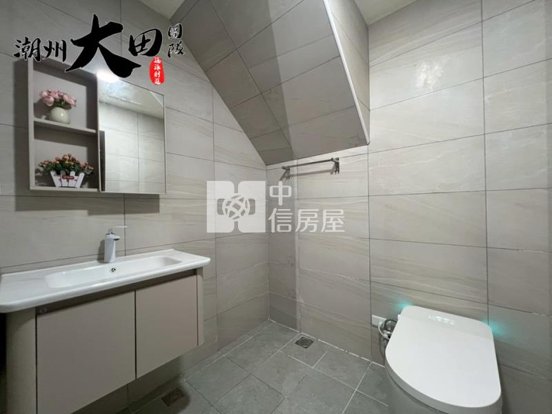 大東捷運時尚透天房屋室內格局與周邊環境