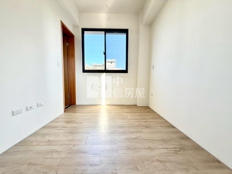 基創御山單元十二南興公園獨棟全新電梯別墅房屋室內格局與周邊環境