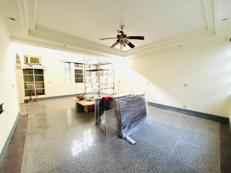 龍潭交流道旁大面寬双棟別墅房屋室內格局與周邊環境