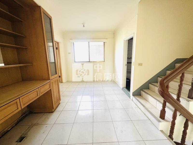 龍潭交流道旁大面寬双棟別墅房屋室內格局與周邊環境