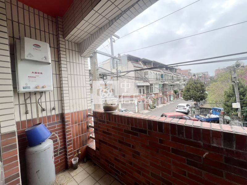 南勢家樂福活巷邊間超值透天房屋室內格局與周邊環境