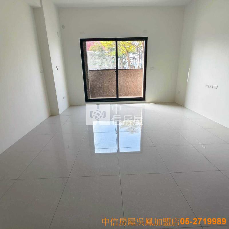 市中心全新雙車電梯店墅房屋室內格局與周邊環境