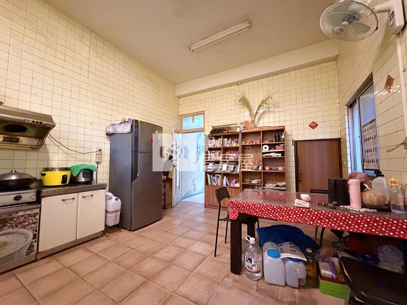 屏東房屋 民族夜市雙面逗市金店面房屋室內格局與周邊環境