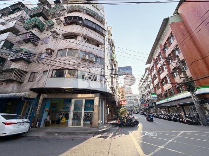 中原商圈.一房一廳大空間電梯套房房屋室內格局與周邊環境