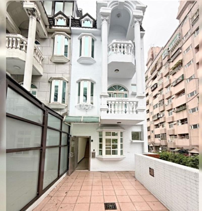 火車站雙車位邊間別墅房屋室內格局與周邊環境