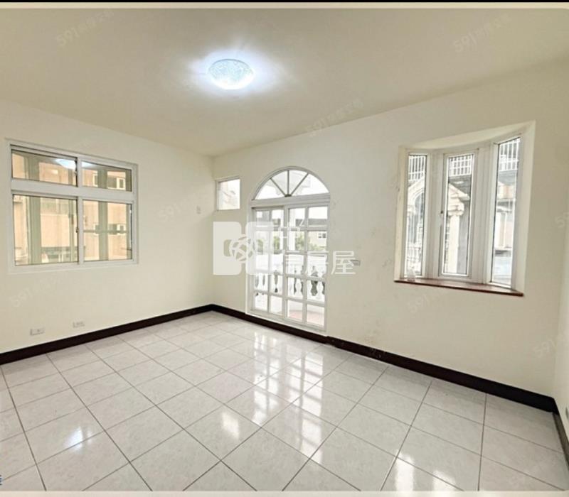 火車站雙車位邊間別墅房屋室內格局與周邊環境