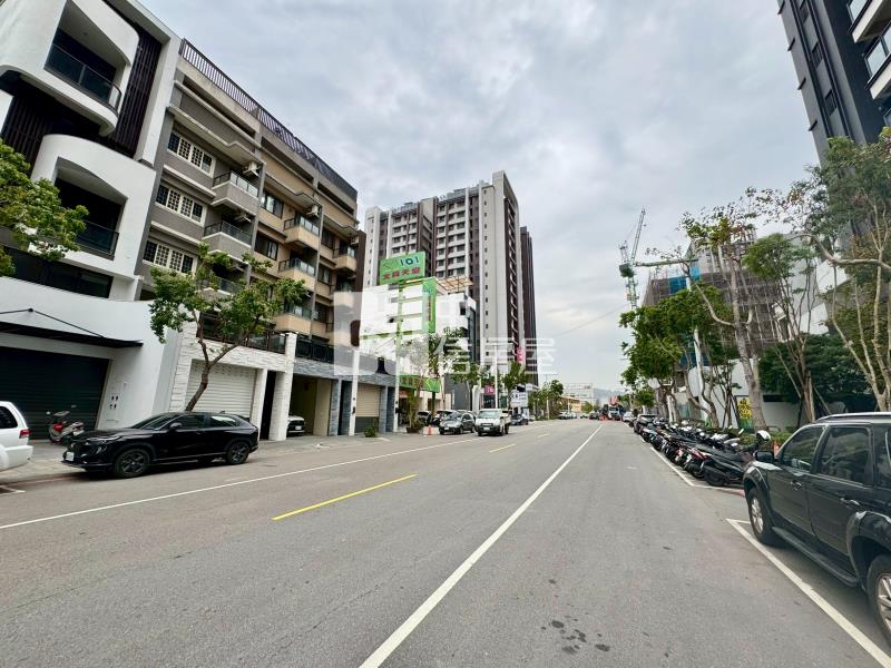 北屯機捷百坪獨棟收租黃金店面房屋室內格局與周邊環境