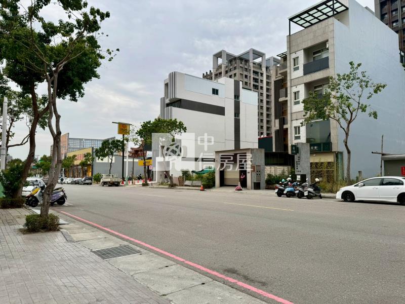 北屯機捷百坪獨棟收租黃金店面房屋室內格局與周邊環境