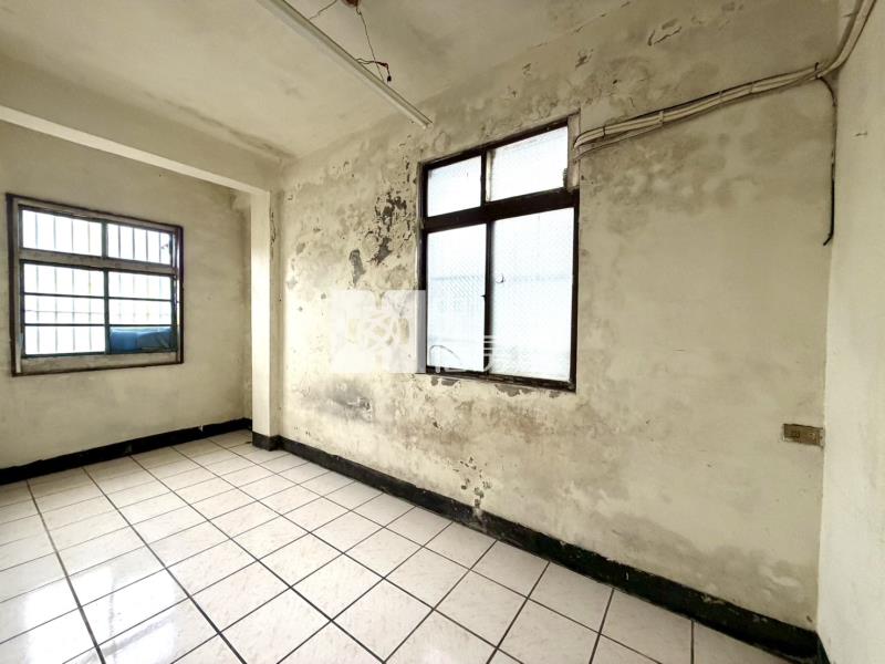 平鎮新光路大地坪雙拼透天"土地50坪多"房屋室內格局與周邊環境