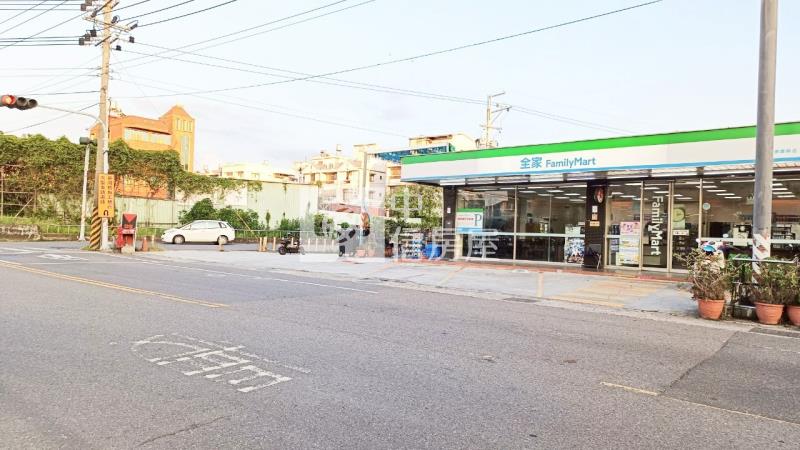 大灣35坪三角窗邊間建地(專)房屋室內格局與周邊環境