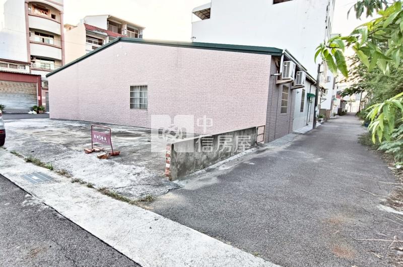 大灣35坪三角窗邊間建地(專)房屋室內格局與周邊環境