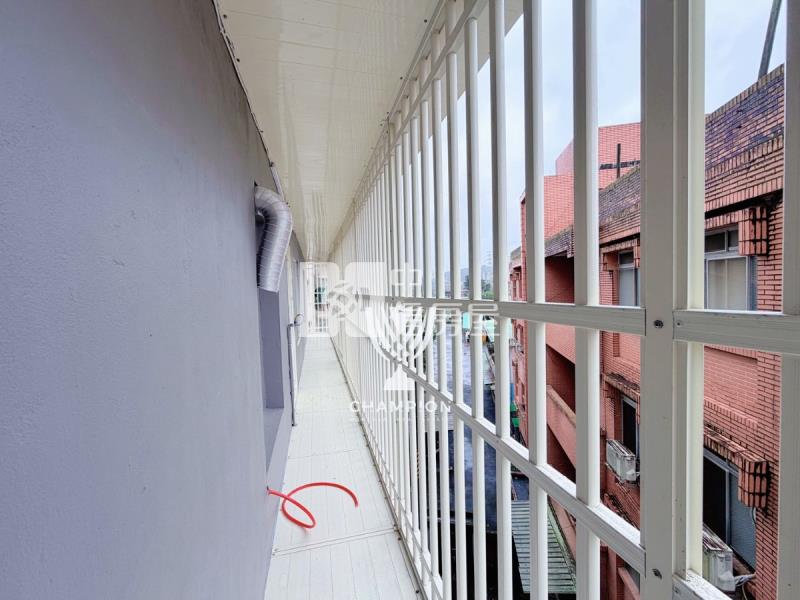 【冠軍】七堵河岸非頂樓全新三房房屋室內格局與周邊環境