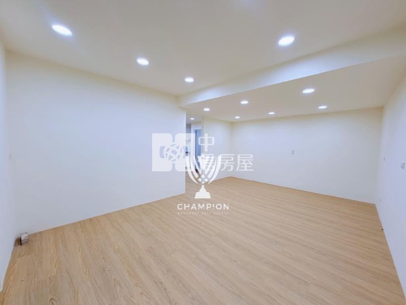 【冠軍】七堵河岸非頂樓全新三房房屋室內格局與周邊環境