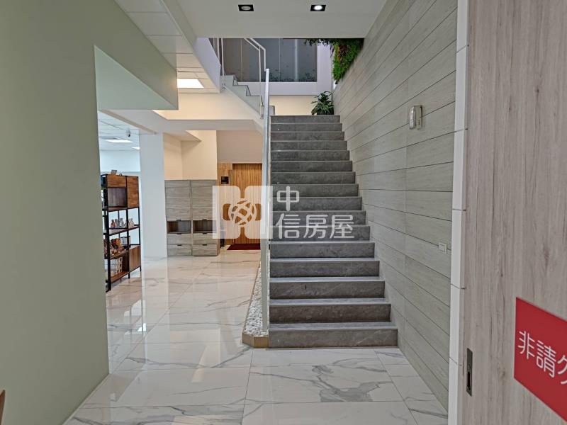 近成大林森路大面寬金店住房屋室內格局與周邊環境