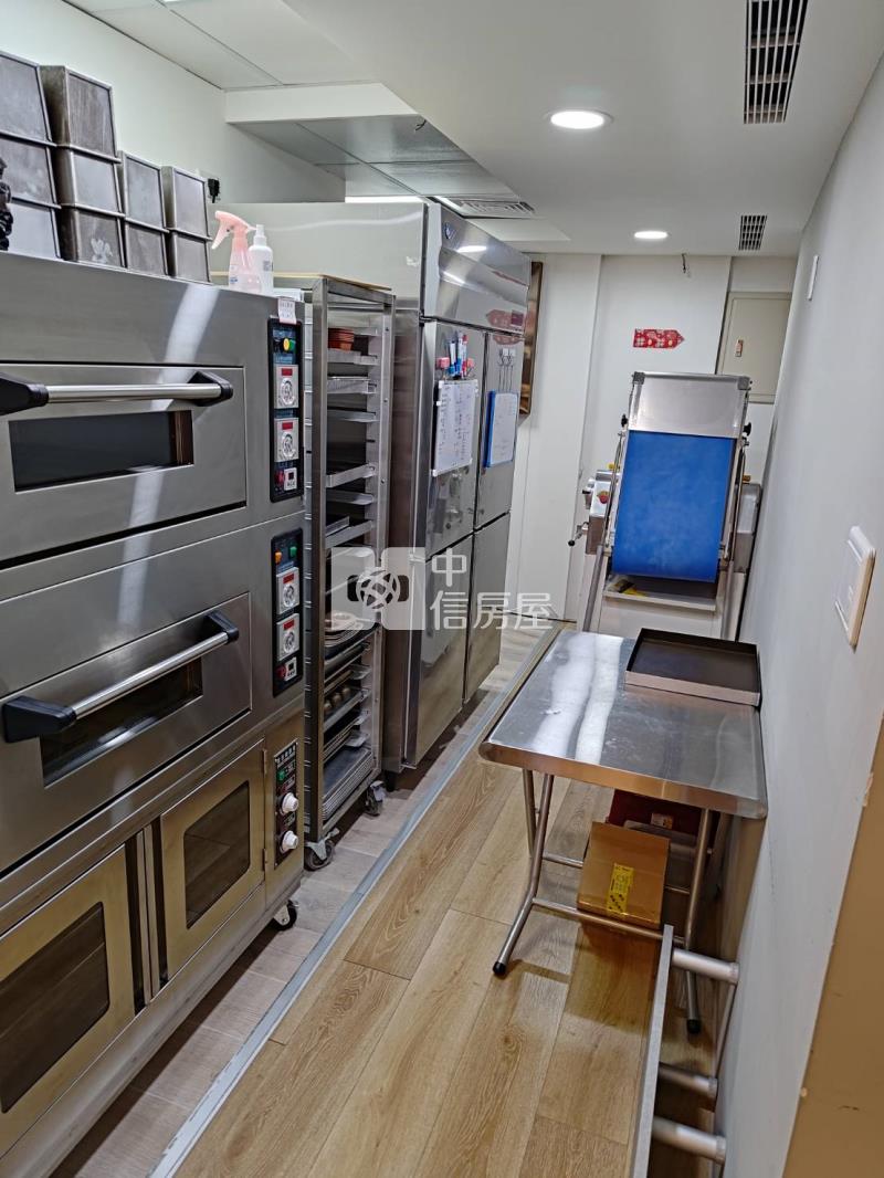 近成大林森路大面寬金店住房屋室內格局與周邊環境